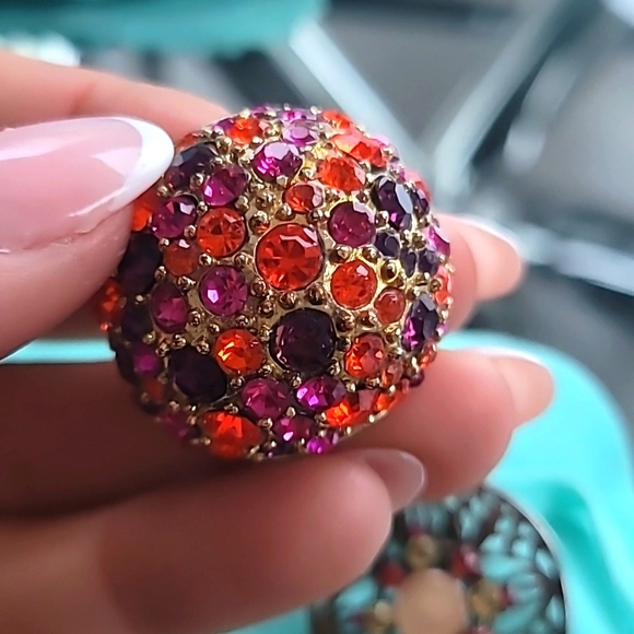 DESIGNER CLIP ON EARINGS & RING - Picture 3 of 5